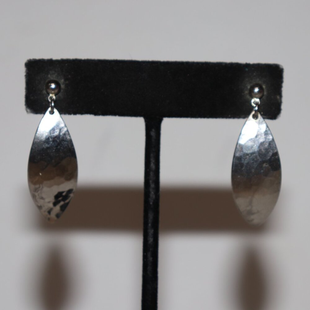 🤍✨ Vintage Hammered Silver Post Dangle Earrings · 1.5" Tall · textured modern